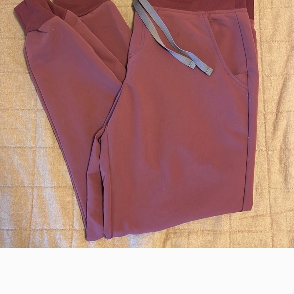 Figs mauve Medium elastic Joggers with Relaxed Fit and Lightweight Fabric